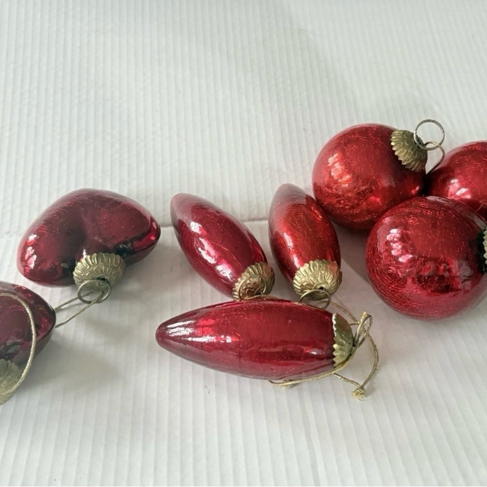 Vintage kugel style 8 Red Glass Holiday Ornament Set - crackle glass